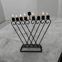 חנוכיה בצבע שחור דגם 61557