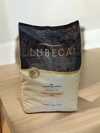 שוקולד לובקה לבן - שק סגור 5 קילו