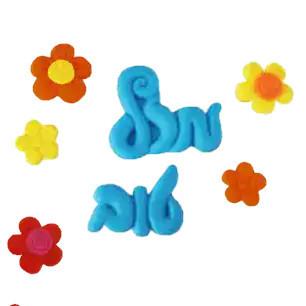 קישוט בצק סוכר- מזל טוב עם קישוטים