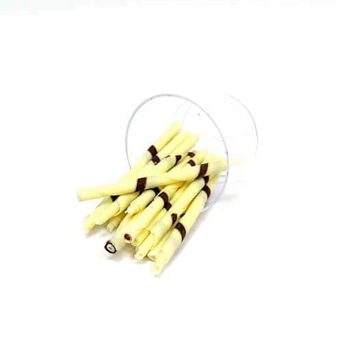 קישוט מקלות ארוכים שוקולד לבן- מחיר ל100 גרם, חלבי